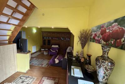 Casă cu 4 camere în Central