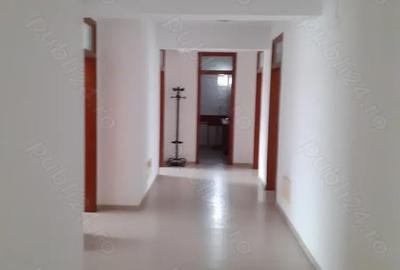 Spațiu comercial, de 280 mp, în Central - 3