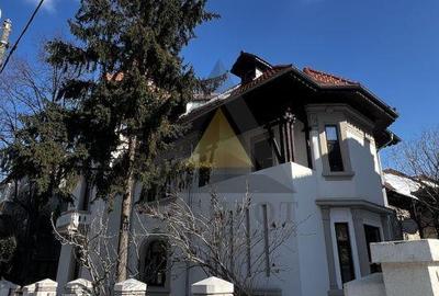 Casă cu 9 camere cu Teren 431 Mp în Aviatorilor