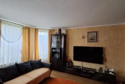 Casă cu 5 camere cu Canalizare în Sânandrei - 1