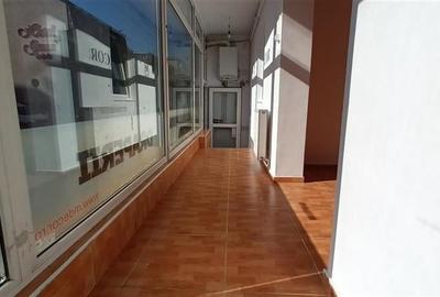 Spatiu comercial cu vitrina de 8 m, pretabil pentru birouri sau cabinete medical - 2