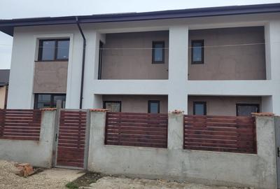 Duplex cu 4 camere cu Teren 240 Mp în Berceni - 2