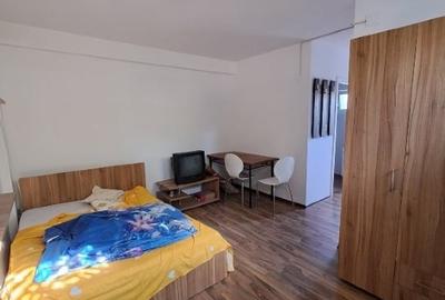 Poprietar inchiriez ap.1 cam decomandat utilat ,Complex-Lunei , centrala proprie - 5