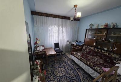 Apartament cu 3 camere decomandat în Nicolina - 2