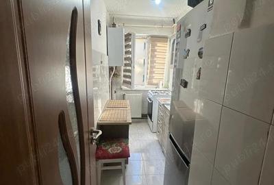 Apartament cu 3 camere decomandat în Ostroveni - 2