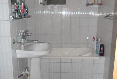 Apartament cu 3 camere decomandat în Central - 2