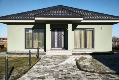 Casă cu 5 camere cu Teren 2000 Mp în Volovăț - 2