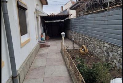 Casă cu 4 camere în Central - 2