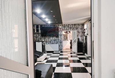 Casa cu 7 camere spa?ioase ideala pentru doua familii - 6