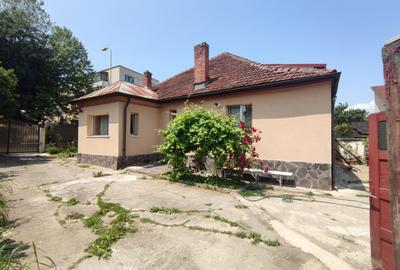 Casă individuală cu 3 camere cu Canalizare în Florilor - 1