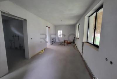 Casă cu 3 camere cu Teren 440 Mp în Central - 18