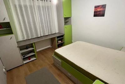 Apartament cu 2 camere decomandat în Tractorul - 4