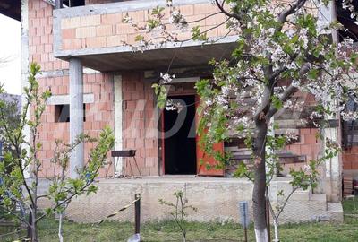 Casă cu 6 camere cu Teren 628 Mp în Ghiroda