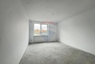 Casă cu 4 camere cu Teren 337 Mp în Est - 2