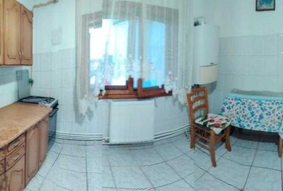 Apartament cu 3 camere decomandat în 1 Decembrie - 8