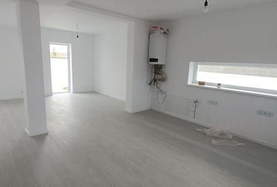 Duplex cu 4 camere cu Canalizare în Cetate - 3