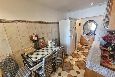 Apartament cu 3 camere semidecomandat, mobilat în Micro II - 2