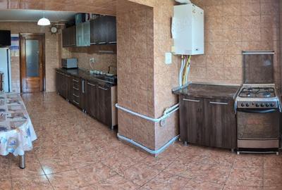 Apartament cu 3 camere decomandat în 1 Mai - 9