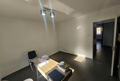 Apartament cu 3 camere decomandat în Micro IV - 22