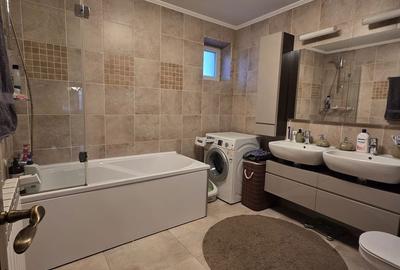 Apartament cu 4 camere decomandat în Buzaului - 12