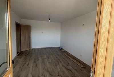 Apartament cu 3 camere decomandat în Astra - 9