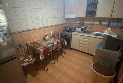 De vanzare ! Persoana fizica vand apartament 2 camere , zona micro 39 b - 5