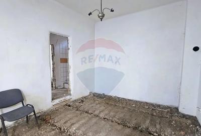 Casă cu 3 camere cu Canalizare în Central - 6