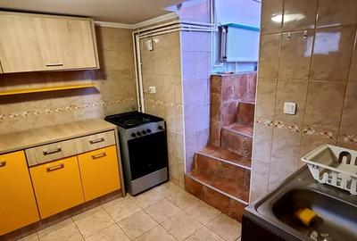 Inchiriez ap. 2 camere central - 2