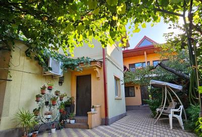 Casă individuală cu 7 camere în Andronache