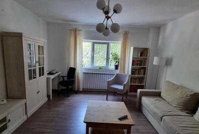 Apartament cu 2 camere decomandat, mobilat în Central