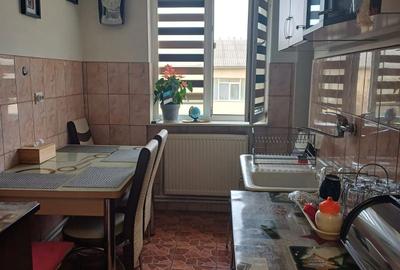 Apartament cu 3 camere semidecomandat în Central - 2