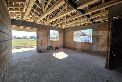 Casă cu 3 camere cu Teren 800 Mp în Amați