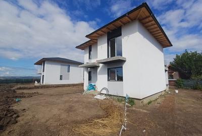 Casa cu 4 camere , priveliste panoramica Ciurbesti