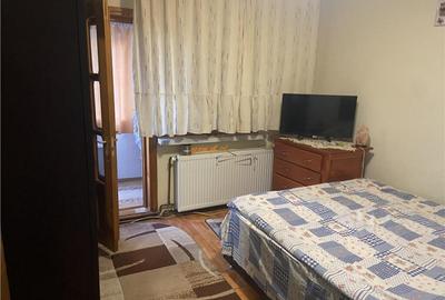Apartament 3 camere , zona Liceul Economic - B-dul Garii, de - 12