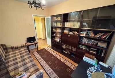 Apartament 3 camere, etaj 1, zona Garii , decomandat, parcare - 12