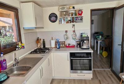 2 Case cu 7 camere, 2 bucatarii si 3 bai, intr-o curte cartierul Gradiste - 8