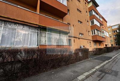 Apartament cu 3 camere decomandat în Tractorul - 6