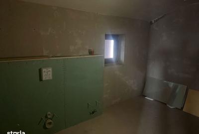 Casă cu 5 camere cu Teren 2000 Mp în Podari - 14