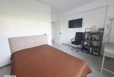 Apartament cu 3 camere decomandat în Tractorul - 9