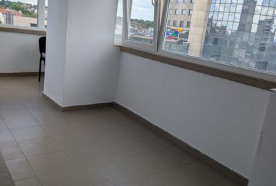 Apartament cu 2 camere decomandat în Hala Centrală