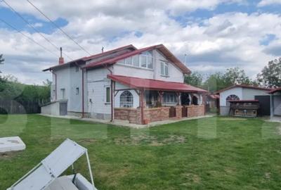 Casă cu 4 camere cu Teren 1800 Mp în Central - 8