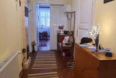 Vand apartament la casa,3 camere, zona Sub Arini, 2 in curte - 6