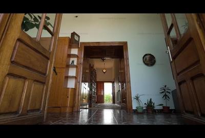 Casă individuală cu 6 camere în Stupini