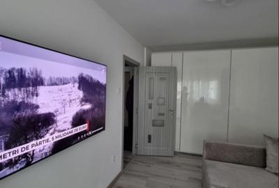 Bld Basarabia - vis a  vis de Spitalul Clinic de Urgenta, decomandat, bloc 1983 - 1