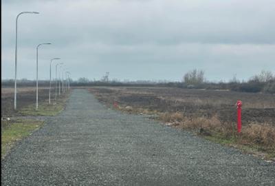 Vând parcele având toate utilitățile.deja sunt construite case în zona - 1