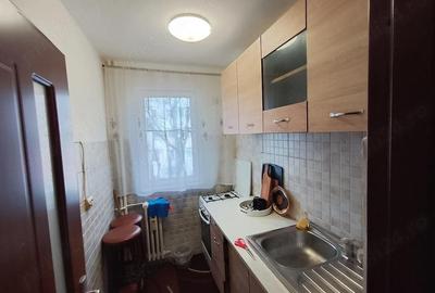 Apartament cu 2 camere nedecomandat în Podu Roș