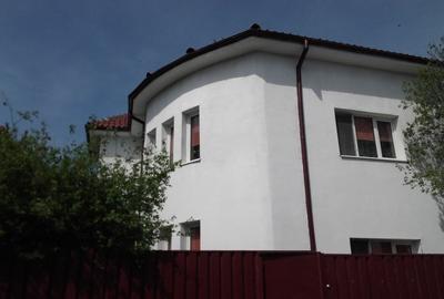 Casă cu 4 camere în Berceni