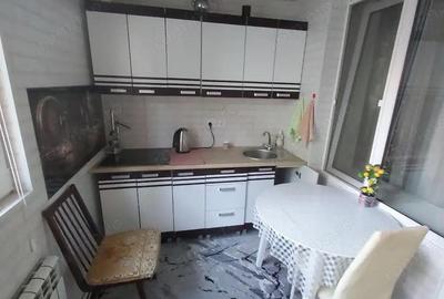 Garsonieră decomandată în Girocului