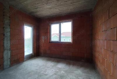 Casă cu 5 camere cu Teren 405 Mp în Oncea - 2