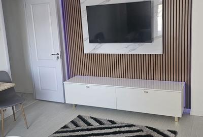 Apartament cu 2 camere semidecomandat în Uiești